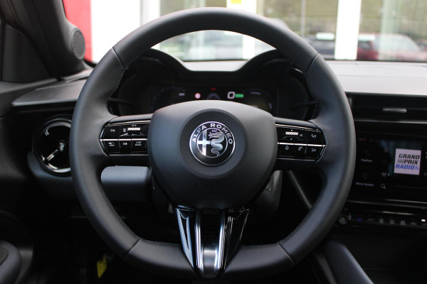 Alfa Romeo junior 156PK Elettrica 54 kWh | DRAADLOZE APPLE CARPLAY/ANDROID AUTO | PARKEERSENSOREN ACHTER |  CLIMATE CONTROL | VERKEERSBORDEN HERKENNING | ADAPTIVE CRUISE CONTROL | KEYLESS START | LICHTMETALEN VELGEN | LED KOPLAMPEN | LED ACHTERLICHTEN | SCUDETTO "LEGGENDA" |