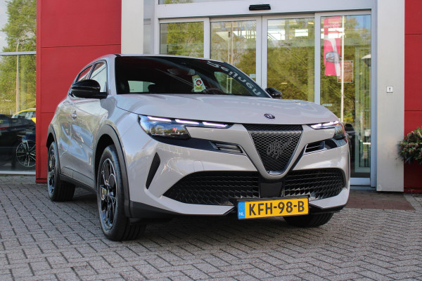 Alfa Romeo junior 156PK Elettrica 54 kWh | DRAADLOZE APPLE CARPLAY/ANDROID AUTO | PARKEERSENSOREN ACHTER |  CLIMATE CONTROL | VERKEERSBORDEN HERKENNING | ADAPTIVE CRUISE CONTROL | KEYLESS START | LICHTMETALEN VELGEN | LED KOPLAMPEN | LED ACHTERLICHTEN | SCUDETTO "LEGGENDA" |