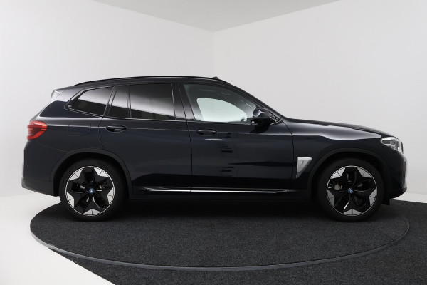 BMW iX3 High Executive 80 kWh M-pakket (1e eigenaar, NL-auto, Dealer OnderH, Panoramadak, Navi Pro, Leder, StoelV, Etc)