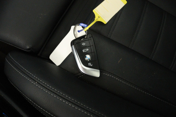 BMW iX3 High Executive 80 kWh M-pakket (1e eigenaar, NL-auto, Dealer OnderH, Panoramadak, Navi Pro, Leder, StoelV, Etc)