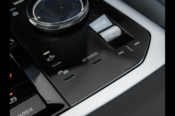 BMW X3 30e xDrive M-Sport - Trekhaak - ACC - 360° Camera - Harman Kardon