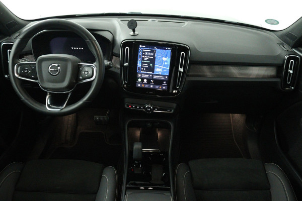 Volvo XC40 Recharge Plus 70 kWh (1e Eig, NL-auto, Dealer OndH, Carplay/ Andrioid, Trekhaak, Camera, Stoel/Stuur VerW, Etc)
