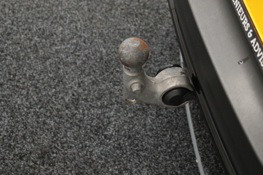 Volvo XC40 Recharge Plus 70 kWh (1e Eig, NL-auto, Dealer OndH, Carplay/ Andrioid, Trekhaak, Camera, Stoel/Stuur VerW, Etc)