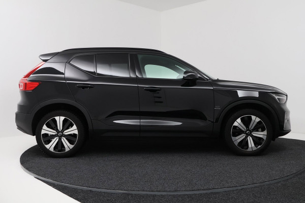 Volvo XC40 Recharge Plus 70 kWh (1e Eig, NL-auto, Dealer OndH, Carplay/ Andrioid, Trekhaak, Camera, Stoel/Stuur VerW, Etc)