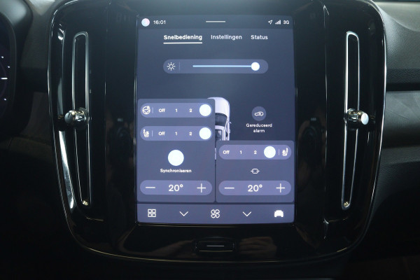 Volvo XC40 Recharge Plus 70 kWh (1e Eig, NL-auto, Dealer OndH, Carplay/ Andrioid, Trekhaak, Camera, Stoel/Stuur VerW, Etc)