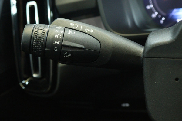Volvo XC40 Recharge Plus 70 kWh (1e Eig, NL-auto, Dealer OndH, Carplay/ Andrioid, Trekhaak, Camera, Stoel/Stuur VerW, Etc)