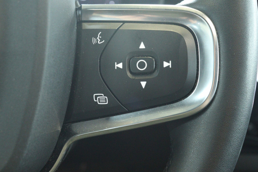 Volvo XC40 Recharge Plus 70 kWh (1e Eig, NL-auto, Dealer OndH, Carplay/ Andrioid, Trekhaak, Camera, Stoel/Stuur VerW, Etc)