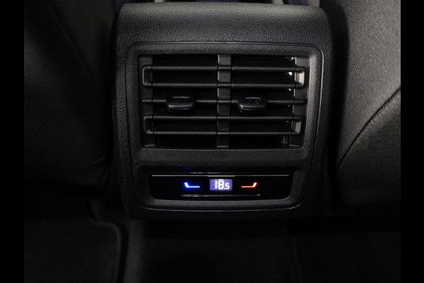 Volkswagen Golf 1.5 eHybrid GTE 272 PK PHEV | Panorama dak | 18"Lm velgen | Trekhaak wegklapbaar | Head up display | Adaptieve demping |