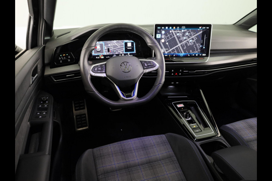 Volkswagen Golf 1.5 eHybrid GTE 272 PK PHEV | Panorama dak | 18"Lm velgen | Trekhaak wegklapbaar | Head up display | Adaptieve demping |