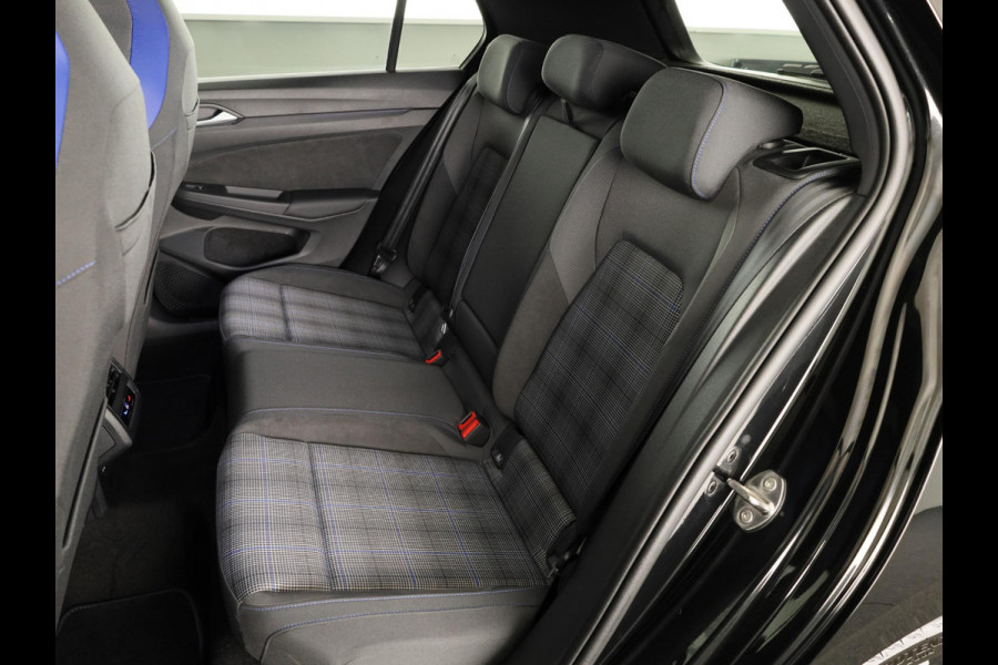 Volkswagen Golf 1.5 eHybrid GTE 272 PK PHEV | Panorama dak | 18"Lm velgen | Trekhaak wegklapbaar | Head up display | Adaptieve demping |