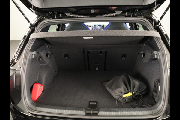 Volkswagen Golf 1.5 eHybrid GTE 272 PK PHEV | Panorama dak | 18"Lm velgen | Trekhaak wegklapbaar | Head up display | Adaptieve demping |