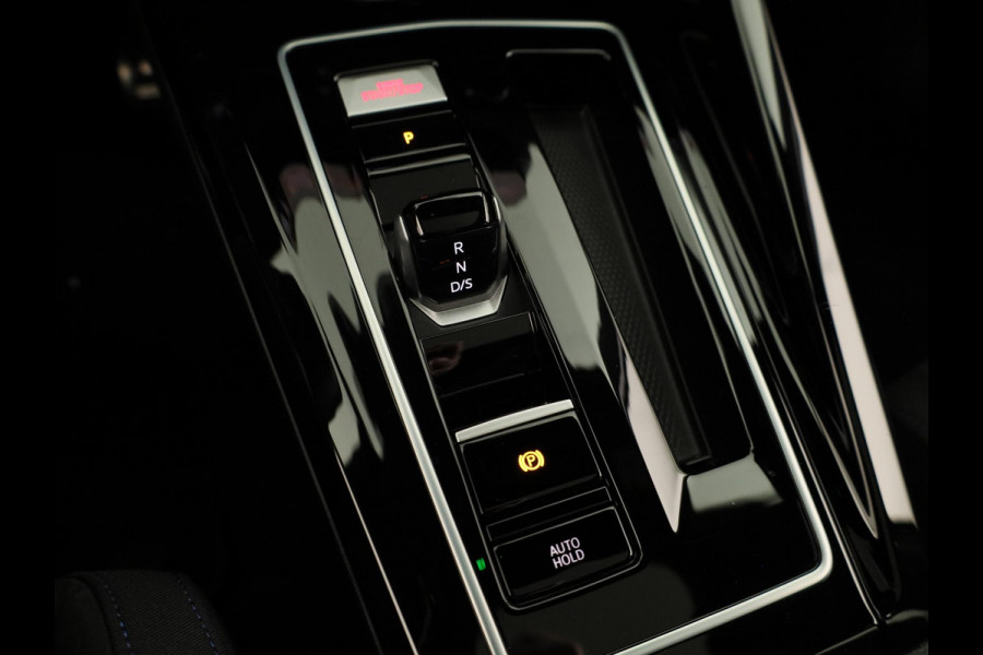 Volkswagen Golf 1.5 eHybrid GTE 272 PK PHEV | Panorama dak | 18"Lm velgen | Trekhaak wegklapbaar | Head up display | Adaptieve demping |