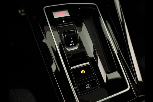 Volkswagen Golf 1.5 eHybrid GTE 272 PK PHEV | Panorama dak | 18"Lm velgen | Trekhaak wegklapbaar | Head up display | Adaptieve demping |