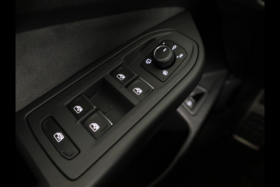 Volkswagen Golf 1.5 eHybrid GTE 272 PK PHEV | Panorama dak | 18"Lm velgen | Trekhaak wegklapbaar | Head up display | Adaptieve demping |