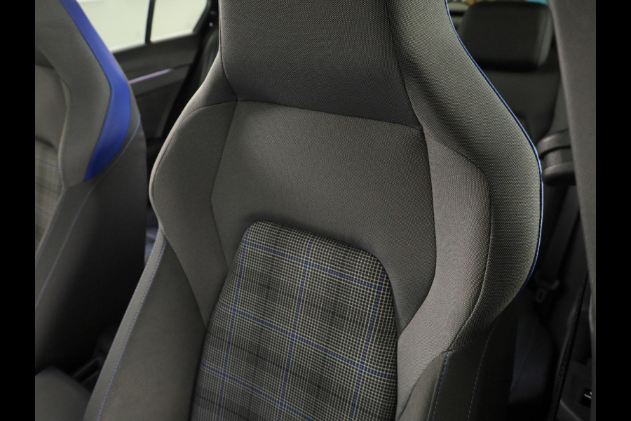 Volkswagen Golf 1.5 eHybrid GTE 272 PK PHEV | Panorama dak | 18"Lm velgen | Trekhaak wegklapbaar | Head up display | Adaptieve demping |