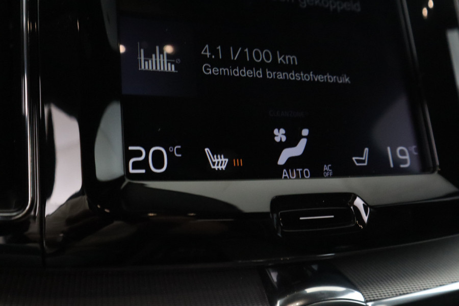 Volvo XC60 2.0 T8 Twin Engine AWD R-Design Luchtvering, Stoelverwarming, Panorama, Apple Carplay,