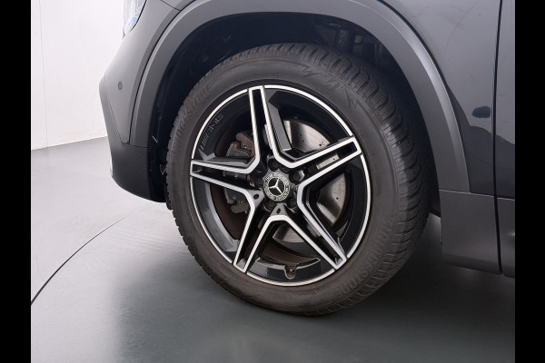 Mercedes-Benz Glb 180 AMG // Nightpakket // Sfeerverlichting // 19" AMG Velgen // Camera // Elek. Achterklep
