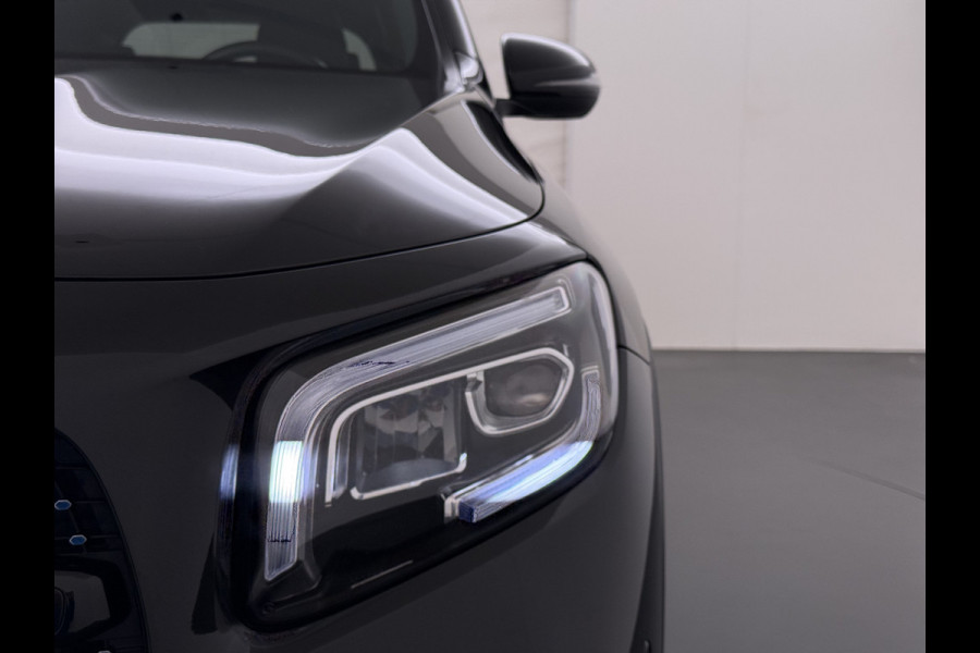Mercedes-Benz Glb 180 AMG // Nightpakket // Sfeerverlichting // 19" AMG Velgen // Camera // Elek. Achterklep