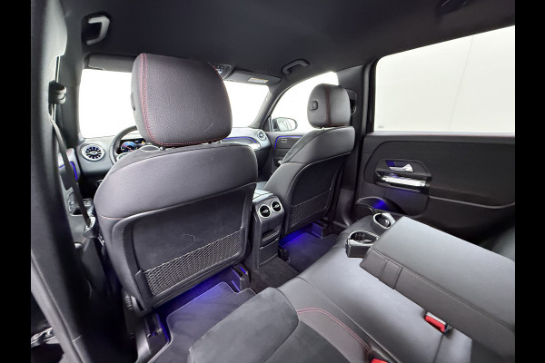Mercedes-Benz Glb 180 AMG // Nightpakket // Sfeerverlichting // 19" AMG Velgen // Camera // Elek. Achterklep