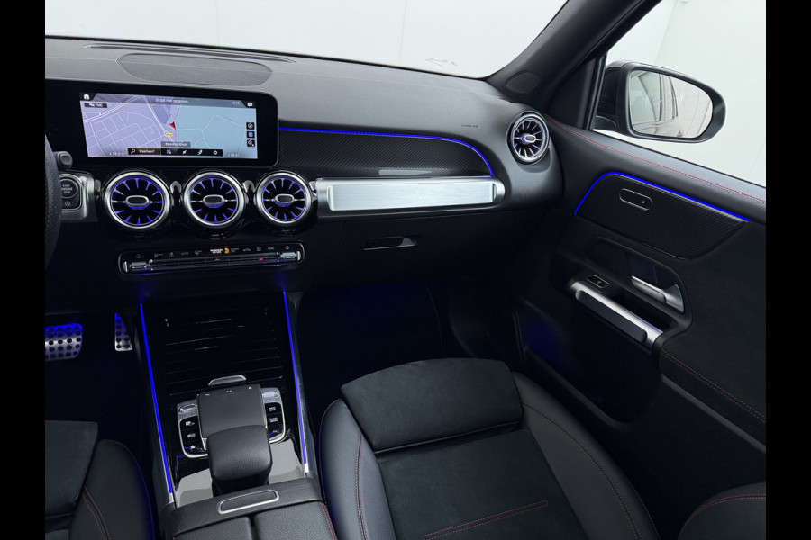 Mercedes-Benz Glb 180 AMG // Nightpakket // Sfeerverlichting // 19" AMG Velgen // Camera // Elek. Achterklep