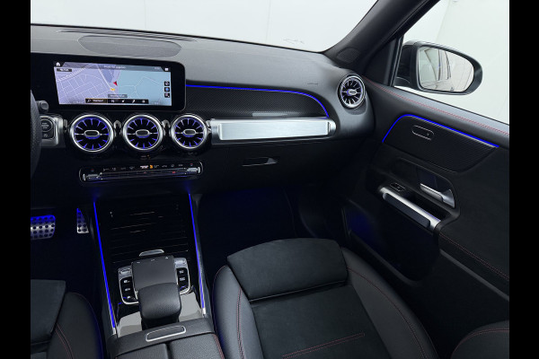 Mercedes-Benz Glb 180 AMG // Nightpakket // Sfeerverlichting // 19" AMG Velgen // Camera // Elek. Achterklep