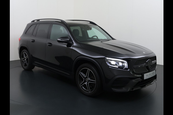 Mercedes-Benz Glb 180 AMG // Nightpakket // Sfeerverlichting // 19" AMG Velgen // Camera // Elek. Achterklep