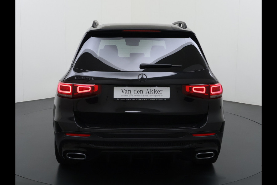 Mercedes-Benz Glb 180 AMG // Nightpakket // Sfeerverlichting // 19" AMG Velgen // Camera // Elek. Achterklep