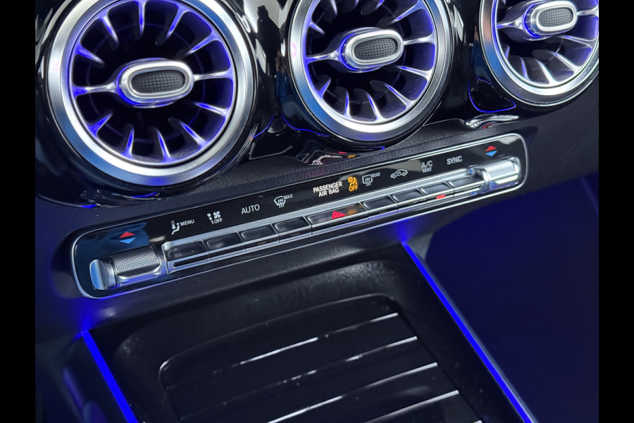 Mercedes-Benz Glb 180 AMG // Nightpakket // Sfeerverlichting // 19" AMG Velgen // Camera // Elek. Achterklep