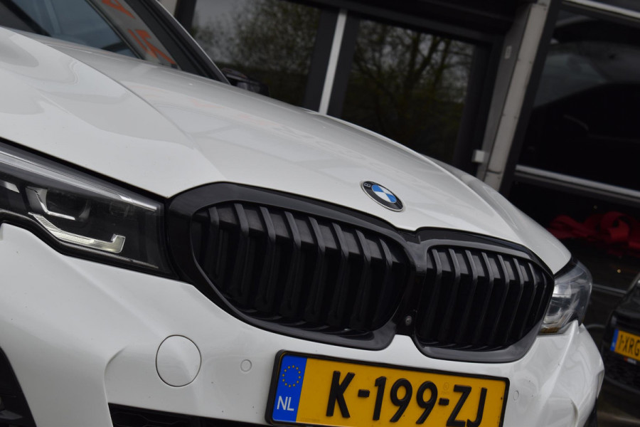 BMW 3-serie 320i High Executive M sport Pano Leder Camera HK