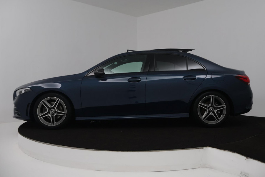 Mercedes-Benz A-Klasse 180 Premium Plus (PANORAMADAK, STOELVERWARMING, SFEERVERLICHTING, CLIMA, CAMERA)