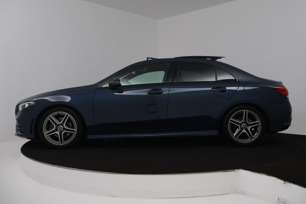 Mercedes-Benz A-Klasse 180 Premium Plus (PANORAMADAK, STOELVERWARMING, SFEERVERLICHTING, CLIMA, CAMERA)