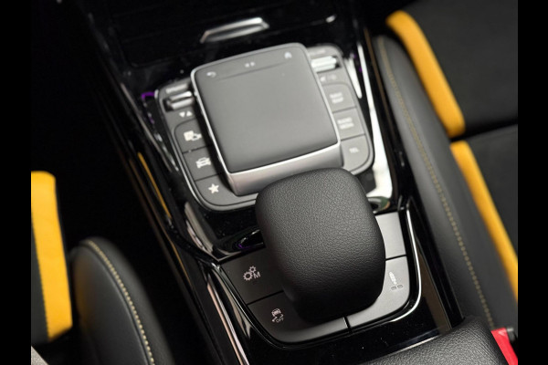 Mercedes-Benz CLA-Klasse AMG 45 S 4MATIC+ | Pano | Keyless | 360 Camera | Burmester | kuipstoelen