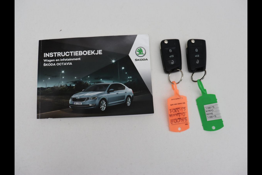 Škoda Octavia 1.5 TSI Ambition Business | Automaat | Trekhaak | Carplay | Navigatie | Parkeerhulp | Climate control | Bluetooth | Cruise control