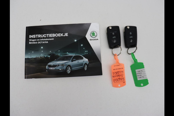 Škoda Octavia 1.5 TSI Ambition Business | Automaat | Trekhaak | Carplay | Navigatie | Parkeerhulp | Climate control | Bluetooth | Cruise control