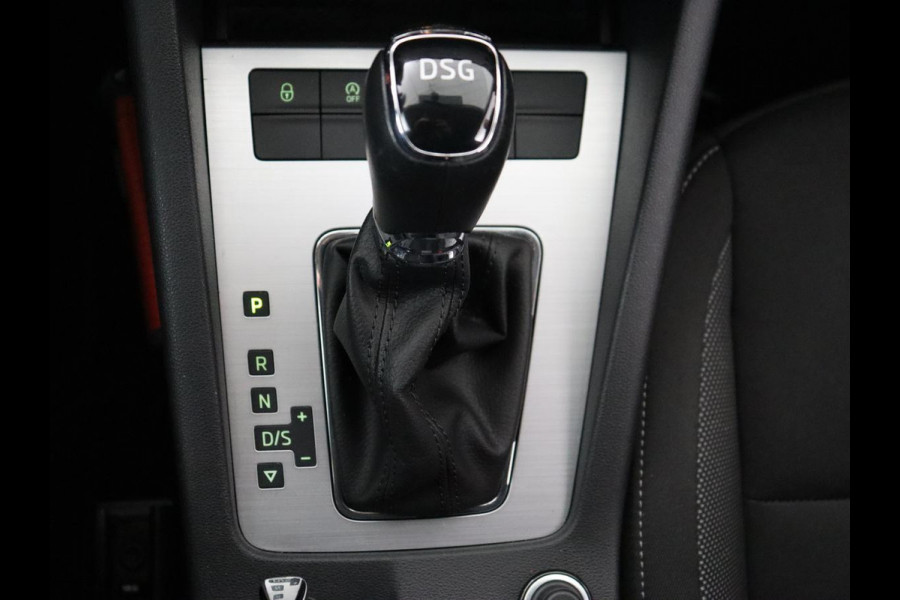 Škoda Octavia 1.5 TSI Ambition Business | Automaat | Trekhaak | Carplay | Navigatie | Parkeerhulp | Climate control | Bluetooth | Cruise control