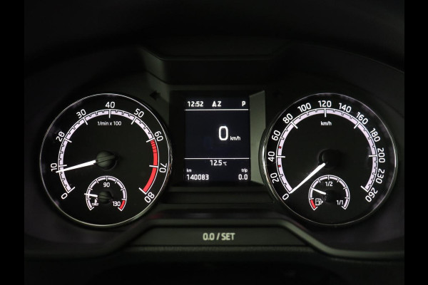 Škoda Octavia 1.5 TSI Ambition Business | Automaat | Trekhaak | Carplay | Navigatie | Parkeerhulp | Climate control | Bluetooth | Cruise control