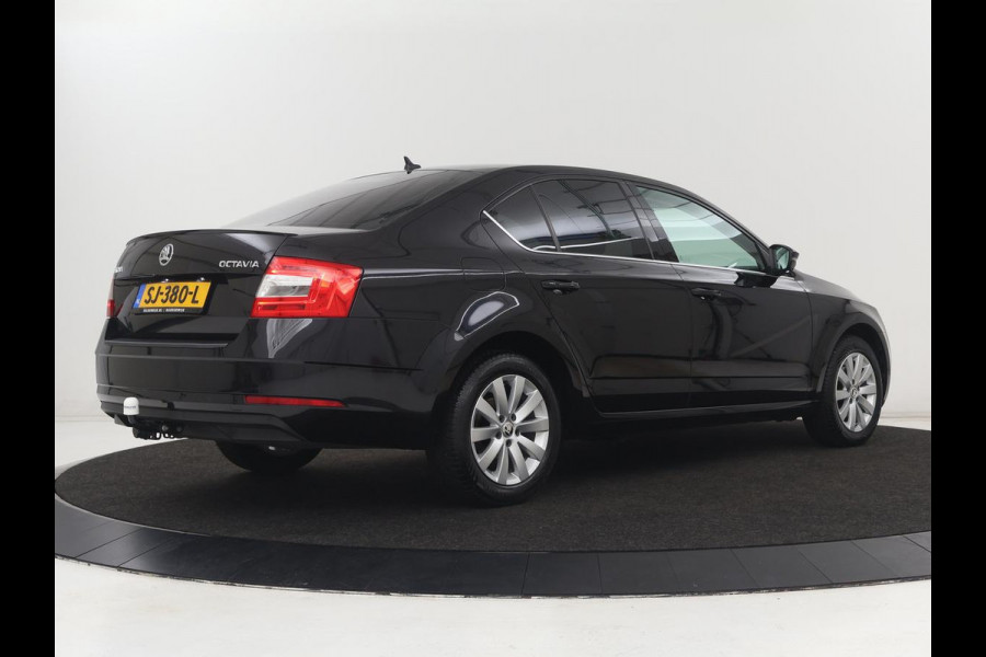 Škoda Octavia 1.5 TSI Ambition Business | Automaat | Trekhaak | Carplay | Navigatie | Parkeerhulp | Climate control | Bluetooth | Cruise control
