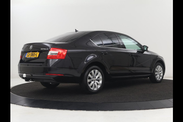 Škoda Octavia 1.5 TSI Ambition Business | Automaat | Trekhaak | Carplay | Navigatie | Parkeerhulp | Climate control | Bluetooth | Cruise control