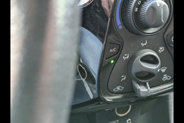Citroën C1 1.0 VTi Feel|5-Deurs|Airco|Leder Stuur|Bluetooth