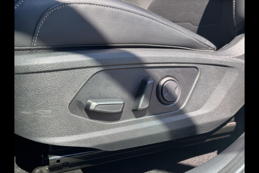 Kia Sportage 1.6 T-GDi Plug-in Hybrid AWD DynamicPlusLine Panoramadak | Stoelverwarming voor/achter | Camera | Trekhaak | Elektrische Stoelen | Cruise | Apple Carplay & Android Auto |