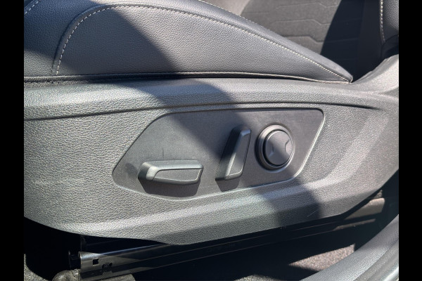 Kia Sportage 1.6 T-GDi Plug-in Hybrid AWD DynamicPlusLine Panoramadak | Stoelverwarming voor/achter | Camera | Trekhaak | Elektrische Stoelen | Cruise | Apple Carplay & Android Auto |
