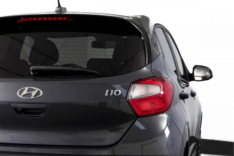 Hyundai i10 1.0 Comfort Smart | Cruise | Stoel-+Stuurverw. | PDC | Camera | NAV + App. Connect | Airco | DAB | LM 16" |