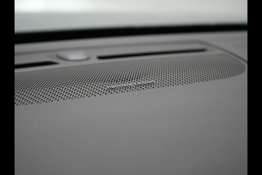 Volvo XC40 Recharge Pro 69kWh 231pk Dealer O.H. | Panodak | 360 Camera | Adaptive Cruise | Harman / Kardon | Alcantara Sportstoelen Memory & Verwarmd | Google Assistent | Stuur Verwarmd | Keyless | Blis | DAB |