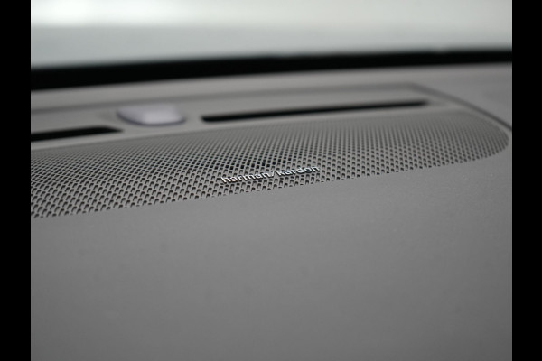 Volvo XC40 Recharge Pro 69kWh 231pk Dealer O.H. | Panodak | 360 Camera | Adaptive Cruise | Harman / Kardon | Alcantara Sportstoelen Memory & Verwarmd | Google Assistent | Stuur Verwarmd | Keyless | Blis | DAB |