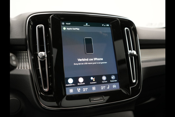 Volvo XC40 Recharge Pro 69kWh 231pk Dealer O.H. | Panodak | 360 Camera | Adaptive Cruise | Harman / Kardon | Alcantara Sportstoelen Memory & Verwarmd | Google Assistent | Stuur Verwarmd | Keyless | Blis | DAB |