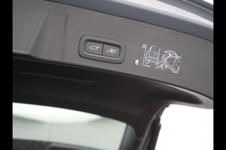 Volvo XC40 Recharge Pro 69kWh 231pk Dealer O.H. | Panodak | 360 Camera | Adaptive Cruise | Harman / Kardon | Alcantara Sportstoelen Memory & Verwarmd | Google Assistent | Stuur Verwarmd | Keyless | Blis | DAB |
