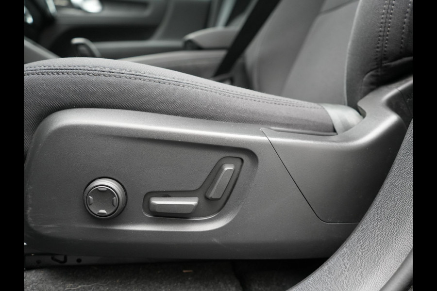 Volvo XC40 Recharge Extended Range Ultimate 82 kWh 252pk Dealer O.H. | Panodak | 360 Camera | Adaptive Cruise | Harman / Kardon | Voorstoelen Memory & Verwarmd | Google Assistent | Keyless | Blis | Stuur Verwarmd | Apple Carplay | DAB |