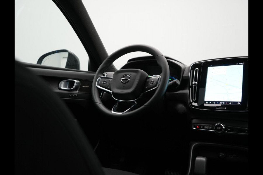 Volvo XC40 Recharge Extended Range Ultimate 82 kWh 252pk Dealer O.H. | Panodak | 360 Camera | Adaptive Cruise | Harman / Kardon | Voorstoelen Memory & Verwarmd | Google Assistent | Keyless | Blis | Stuur Verwarmd | Apple Carplay | DAB |