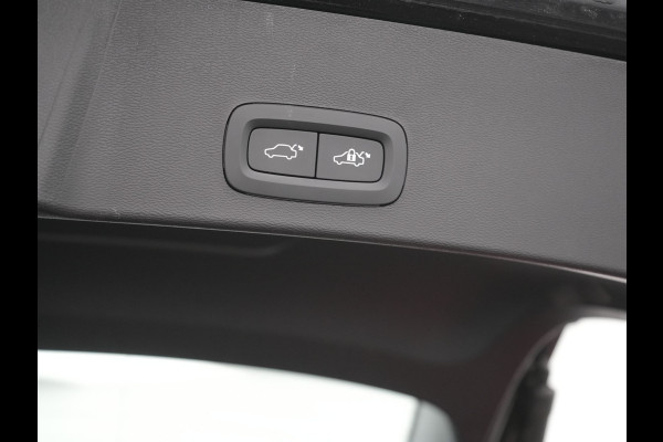 Volvo XC40 Recharge Extended Range Ultimate 82 kWh 252pk Dealer O.H. | Panodak | 360 Camera | Adaptive Cruise | Harman / Kardon | Voorstoelen Memory & Verwarmd | Google Assistent | Keyless | Blis | Stuur Verwarmd | Apple Carplay | DAB |