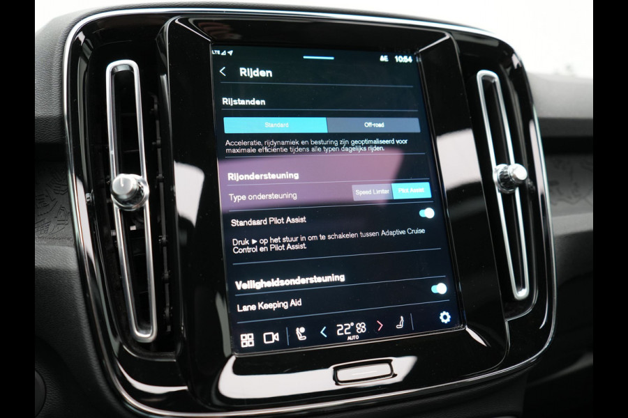 Volvo XC40 Recharge Extended Range Ultimate 82 kWh 252pk Dealer O.H. | Panodak | 360 Camera | Adaptive Cruise | Harman / Kardon | Voorstoelen Memory & Verwarmd | Google Assistent | Keyless | Blis | Stuur Verwarmd | Apple Carplay | DAB |